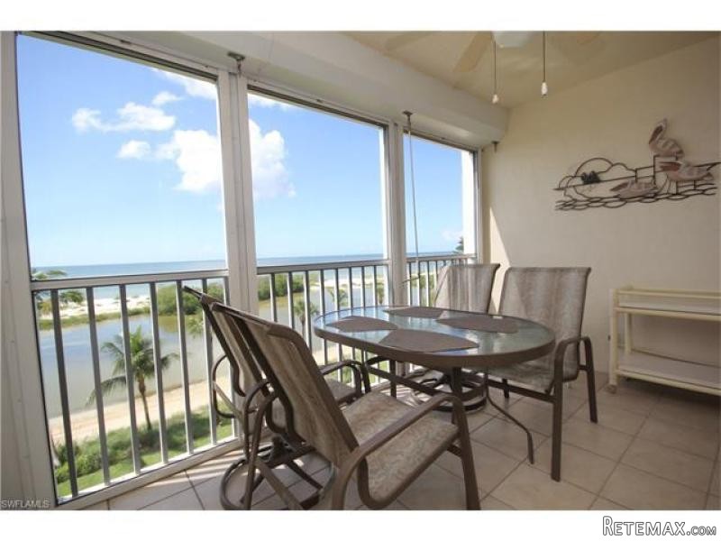 2 bedroom Condominium For Sale: Fort.. - 2
