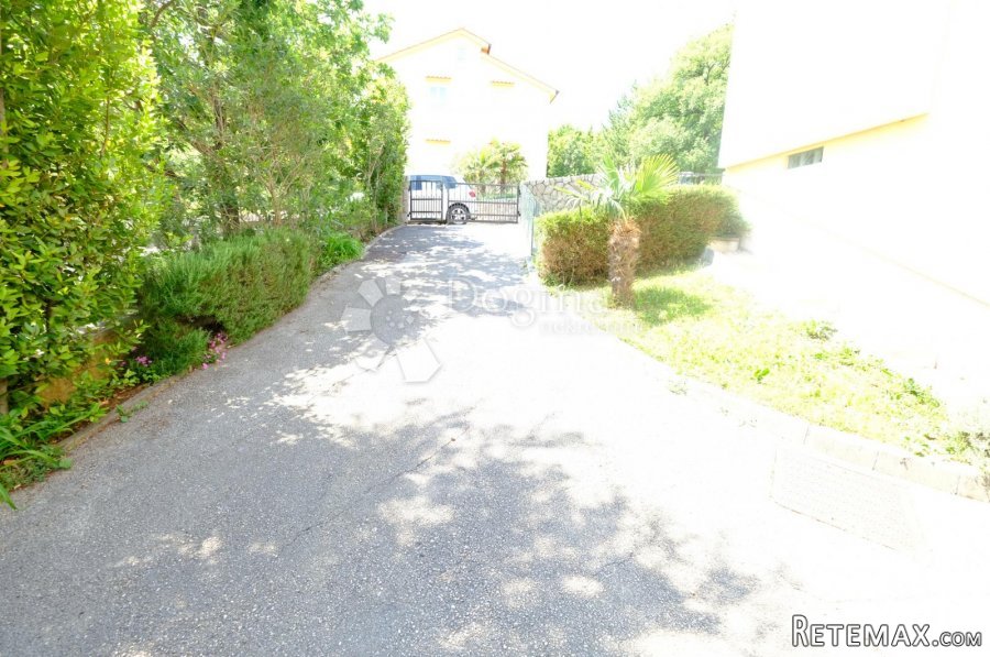 Apartman s okućnicom blizu mora - 6