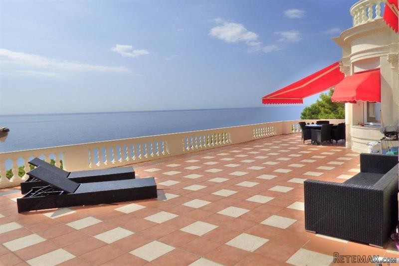 2 bedroom Flat For Sale: 06190..