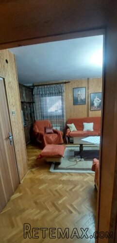 Kuća u mirnom delu naselja Trešnja - 8