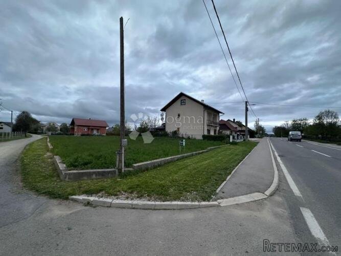 ZEMLJIŠTE U BLIZINI CENTRA S PROJEKTOM I GRAĐEVINSKOM