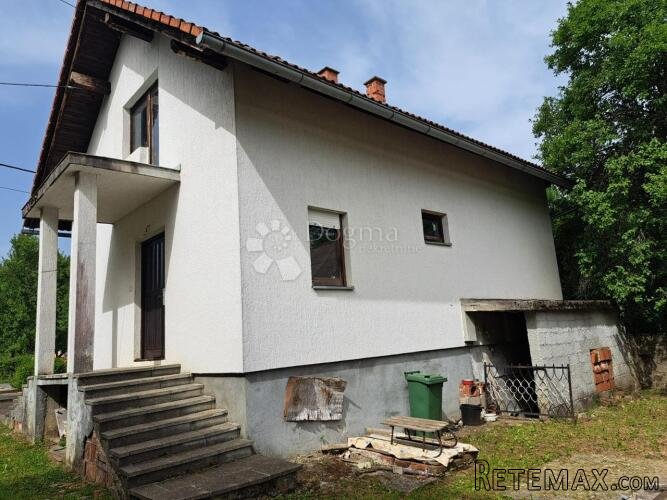 Kuća sa velikim imanjem blizu Plitvica