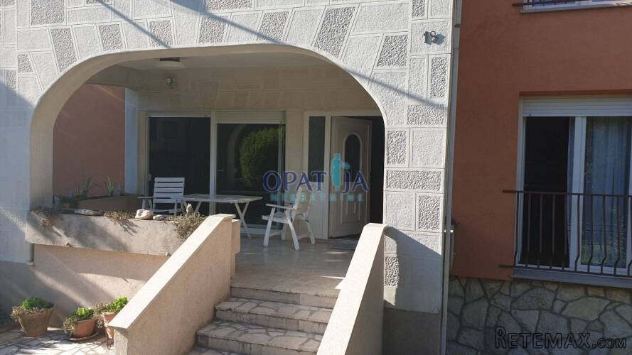 Kastav-Trinajstići samostojeća kuća 280 m2 i okućnica 1212 m.. - 2