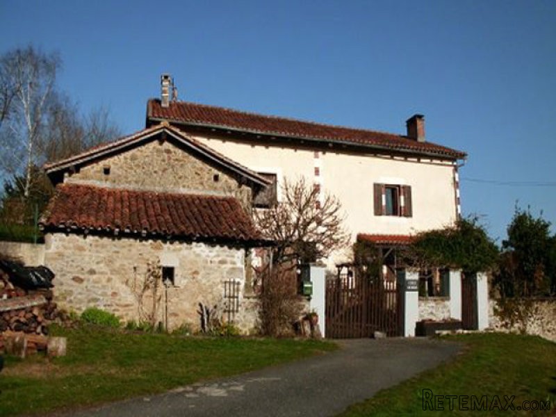 Lovely Renovated 4-Bedroomed Stone..