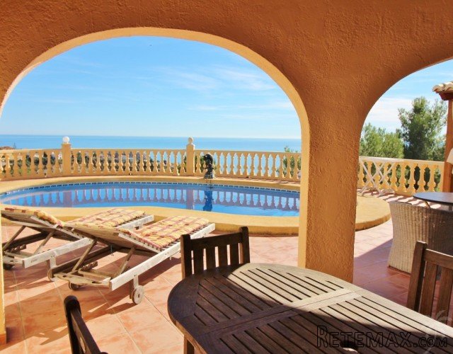 Detached villa on a large plot with stunning sea views.. - 3
