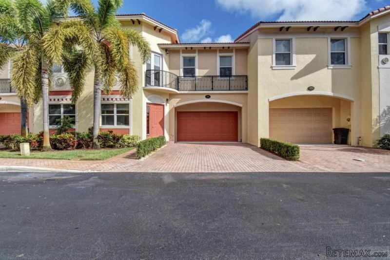 1825 Highland Grove Dr, Delray Beach..