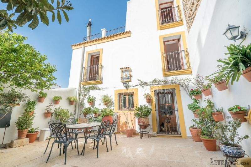 Four storey townhouse with terrace and..