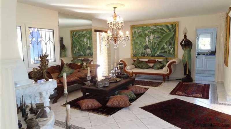 Detached house with beautiful garden - 2