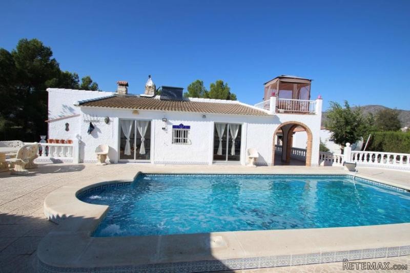Striking in Salinas, a stunning villa..