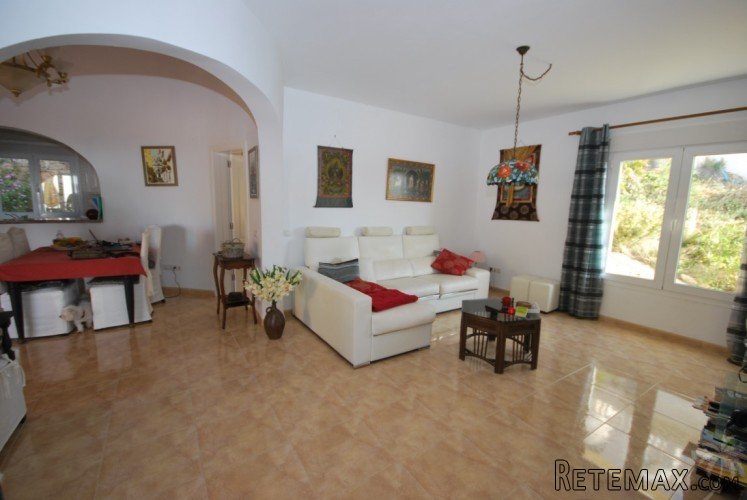 Detached villa on a large plot with stunning sea views.. - 8
