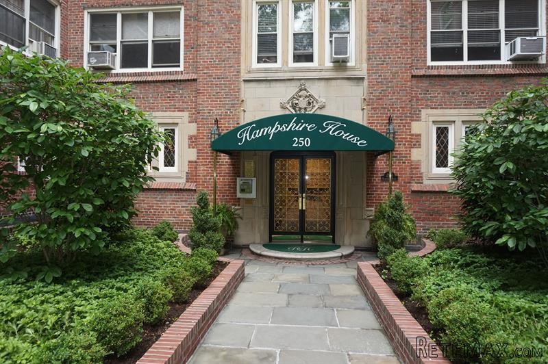 2 bedroom Commercial Property For Sale:..