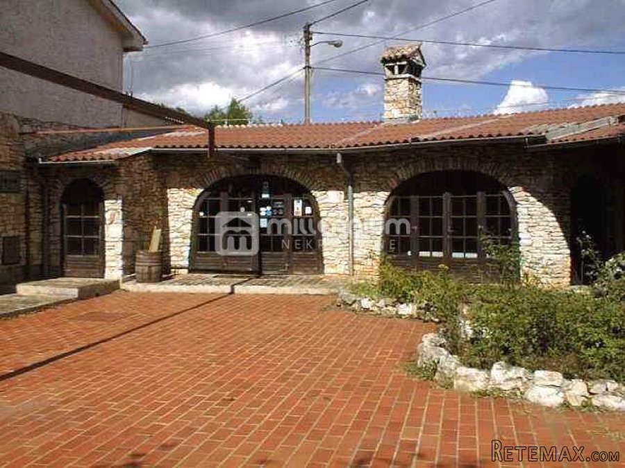 Istra, okolica Pule, kuća-stancija od 726.57m2 smještajnog p.. - 2