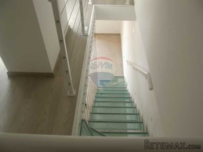 Dvoetažni stan u Rapcu s pogledom na more - 3