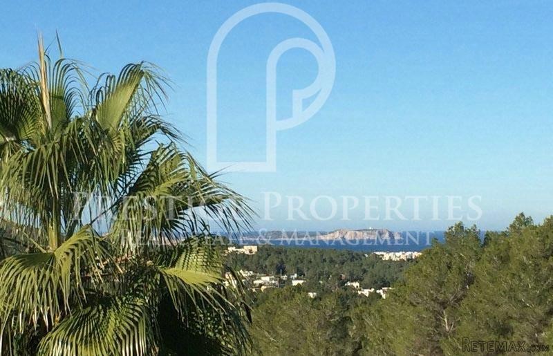 Large property with sea views near San..