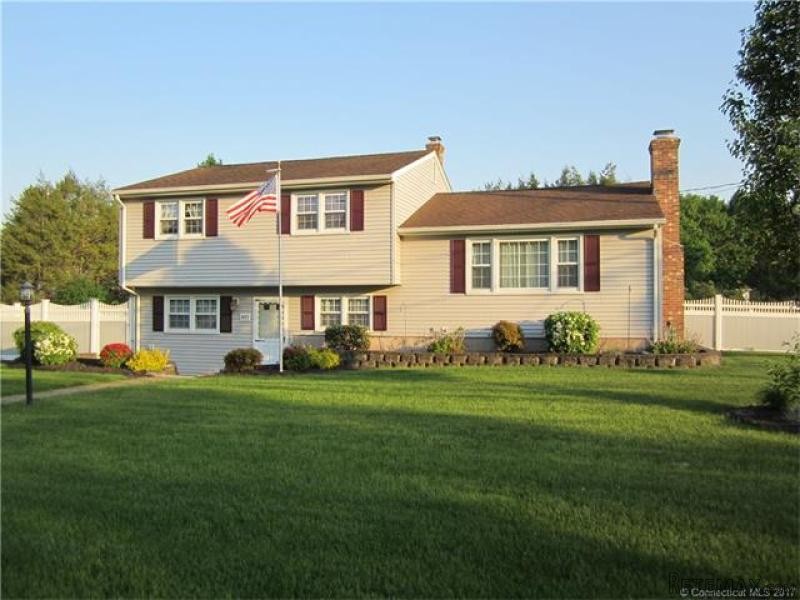 3 Bedrooms - Split Level - CT - For Sale