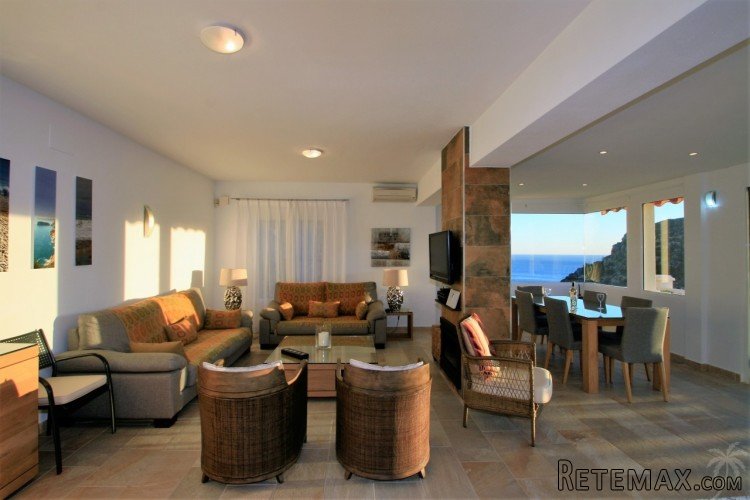 This beautiful villa is located in Cumbre del Sol and.. - 4