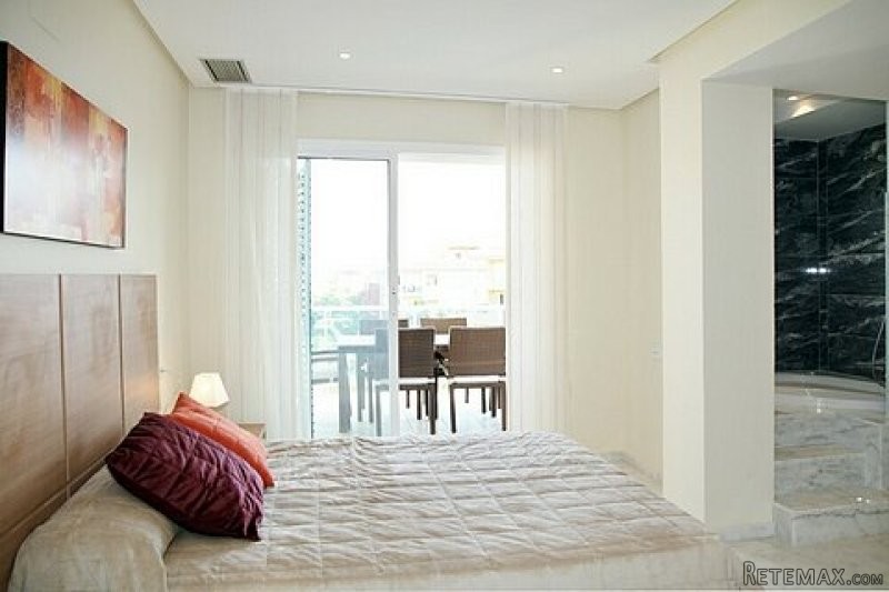 * Luxury 2 Bed Penthouse Apartment with.. - 2