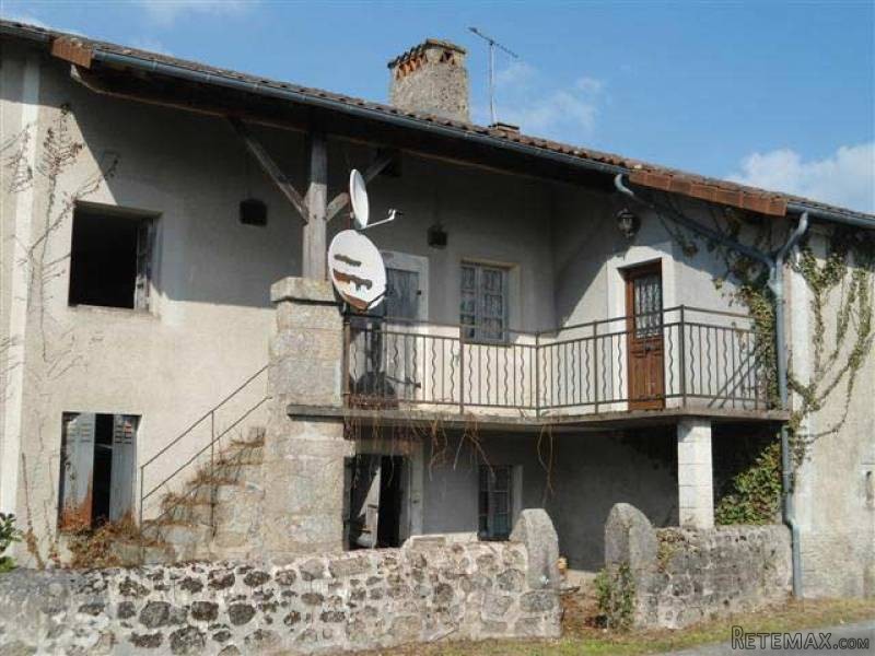 Stone House On 9,623m2 Of Land At Edge..