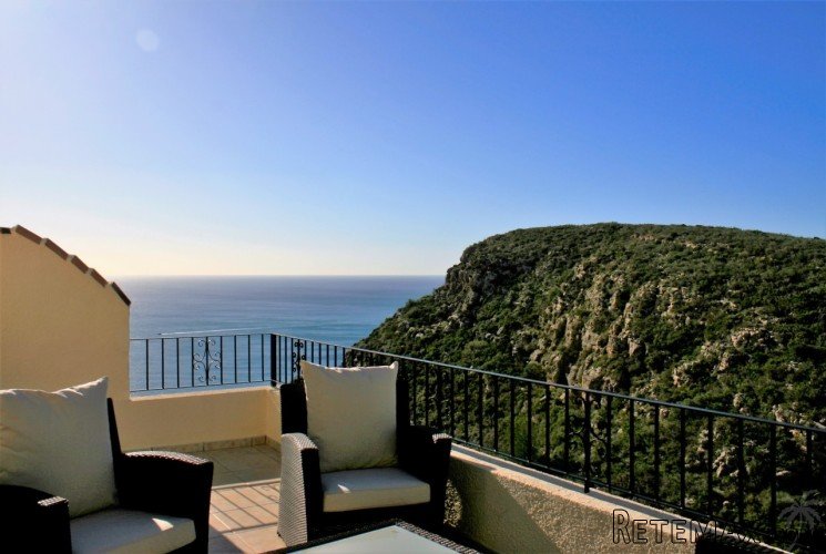 This beautiful villa is located in Cumbre del Sol and.. - 6