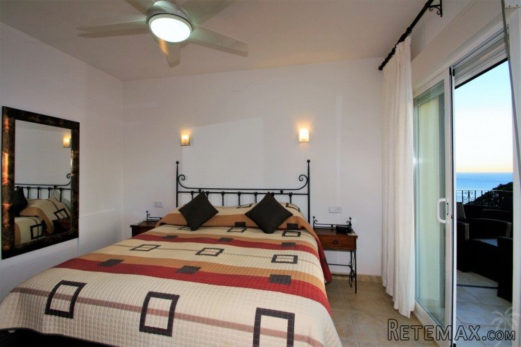 This beautiful villa is located in Cumbre del Sol and.. - 8