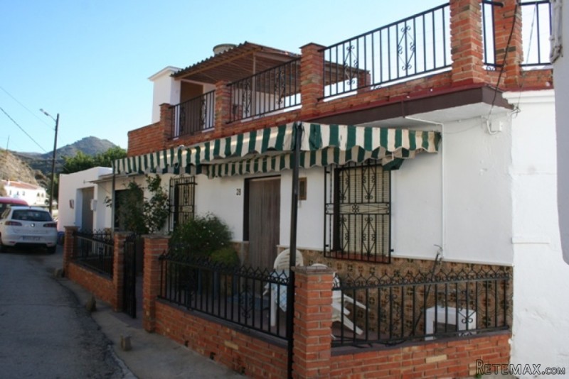 3 bedroom, 1 bathroom Townhouse, (build..