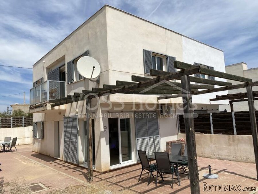 NEW & EXCUSIVE TO VOSS HOMES - A very spacious, modern.. - 10