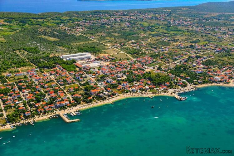 Građevinsko zemljište – Vrsi, 953 m², 1 km od mora