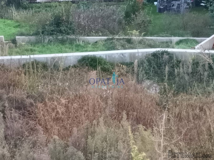 Kozala, građe. zemljište od 1800 m2 s važećom gra. doz.. - 2