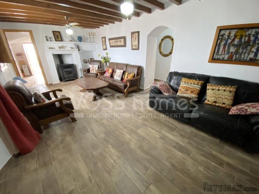 NEW & EXCLUSIVE LISTING TO VOSS HOMES - A spacious.. - 2
