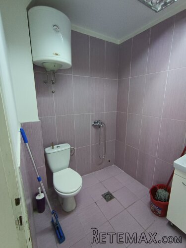 Izdajem poslovni prostor preko puta Sajma - 4
