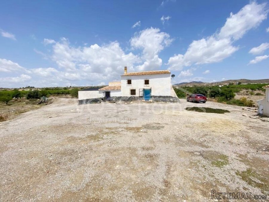 NEW & EXCLUSIVE LISTING TO VOSS HOMES - A spacious.. - 4