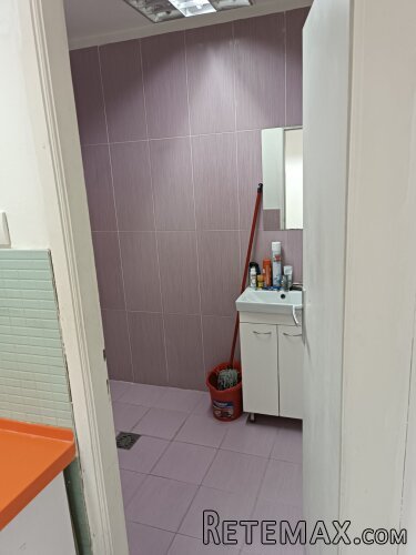 Izdajem poslovni prostor preko puta Sajma - 5