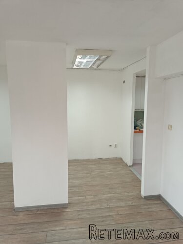 Izdajem poslovni prostor preko puta Sajma - 6