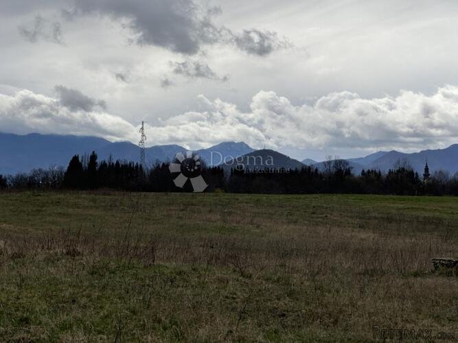 LIPE, GOSPIĆ 5000m2 TOP LOKACIJA !!