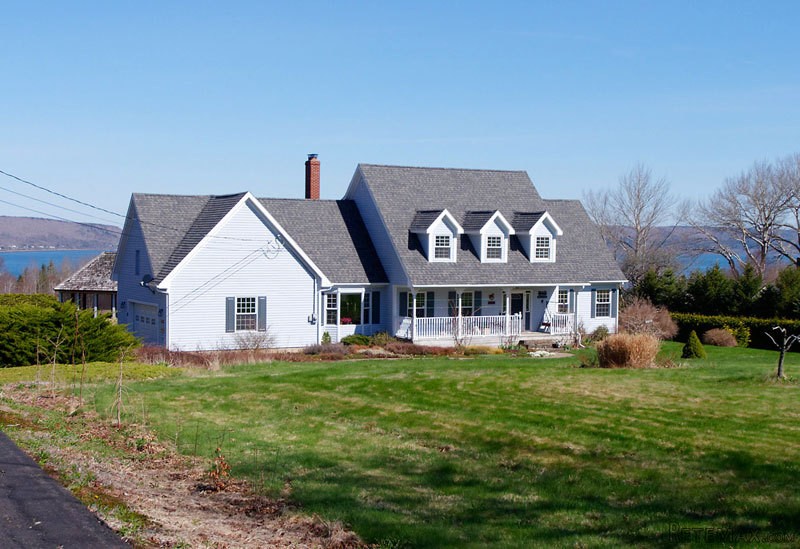 4 bedroom House For Sale: 210 West Old..