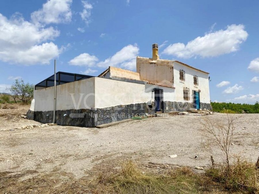 NEW & EXCLUSIVE LISTING TO VOSS HOMES - A spacious.. - 9