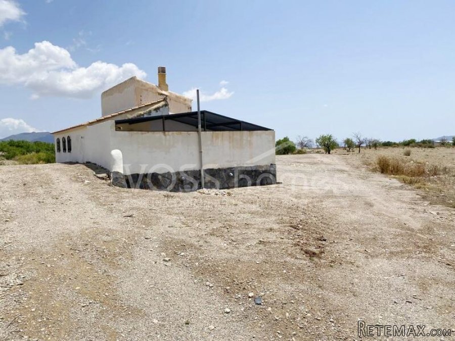 NEW & EXCLUSIVE LISTING TO VOSS HOMES - A spacious.. - 10