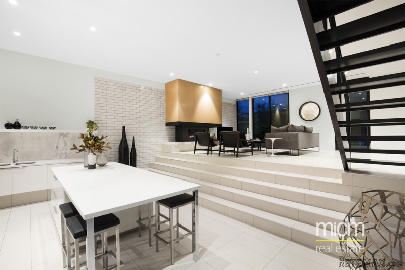 Unforgettable Luxury in a Coveted Kew.. - 2