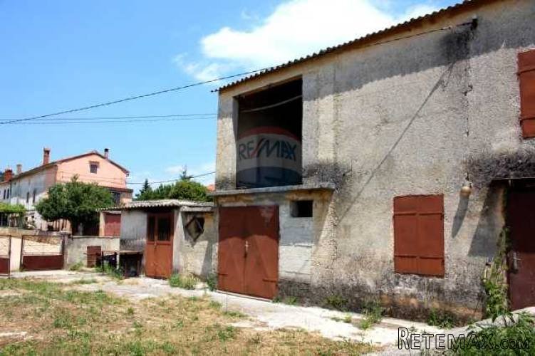 Starina za adaptaciju sa okućnicom - 5