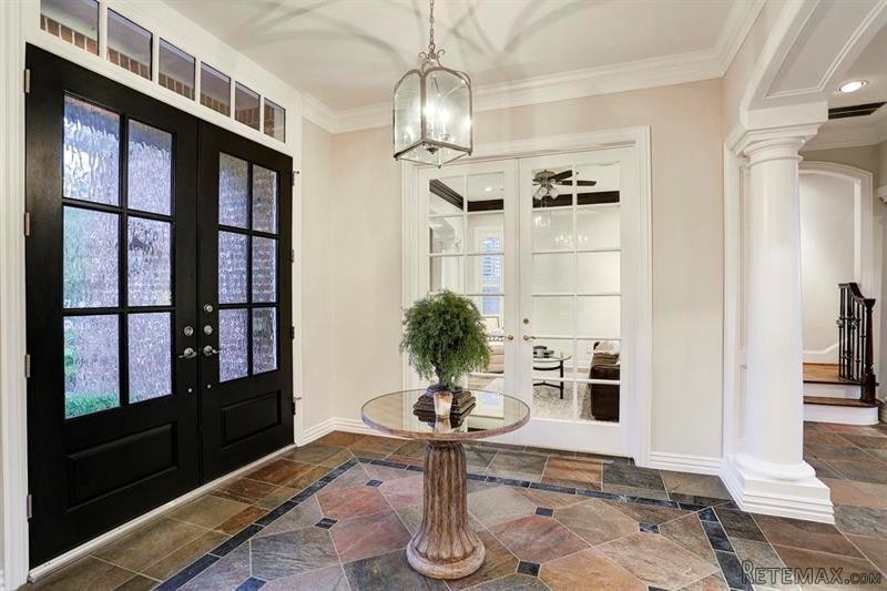 5 bedroom House For Sale: 5221 Pine.. - 2