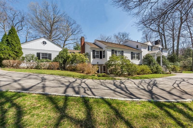 6 bedroom House For Sale: 647 Lake.. - 2