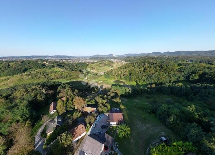 Prekrasne kuće u bajkovitom okruženju