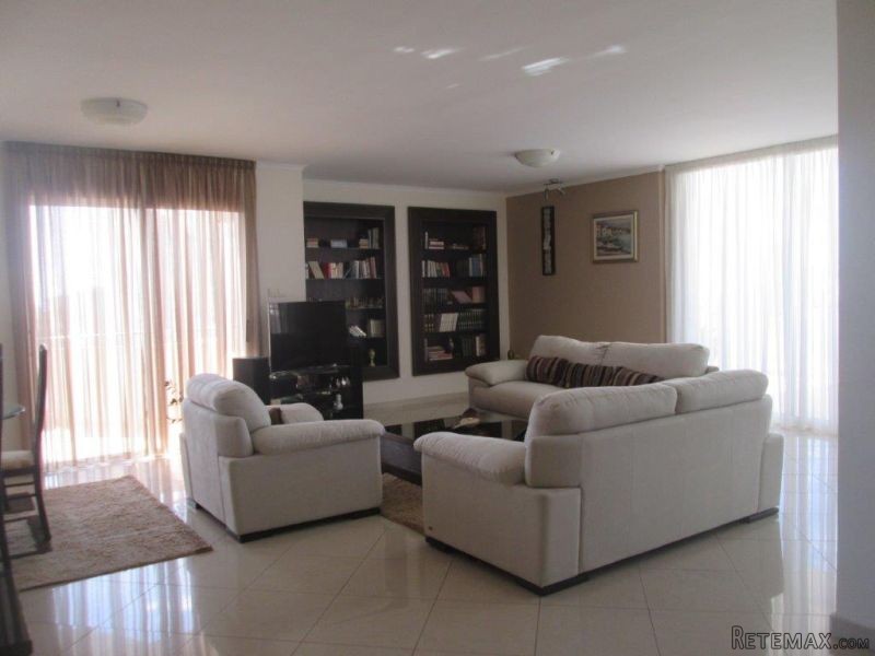 Top Floor Large Apartment in Mesa..