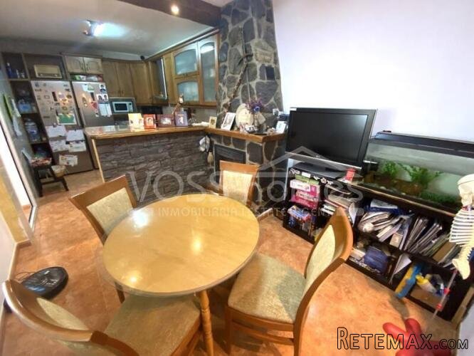 A spacious 3 bed, 1.5 bath two storey duplex of 116m2 with.. - 12