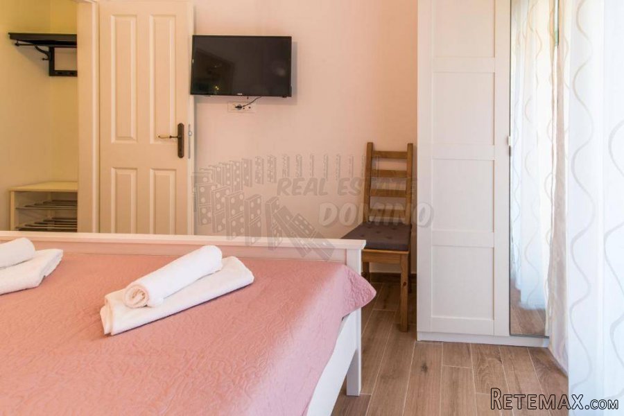 Šarmantna vila sa okućnicom od 3000m2 i bazenom! - 12