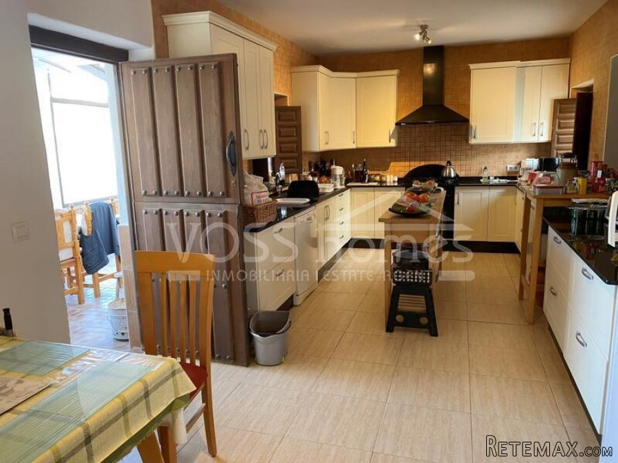 NEW & EXCLUSIVE LISTING TO VOSS HOMES - A large.. - 2