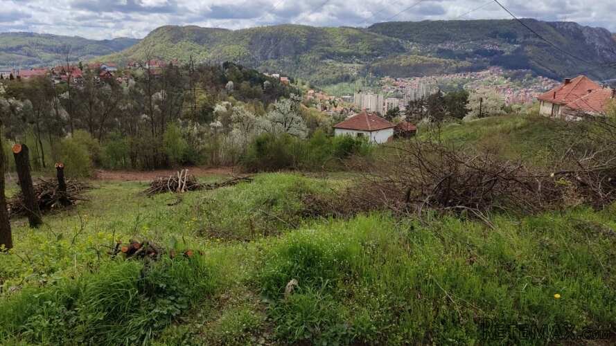 Prodajem plac Uzice - 12