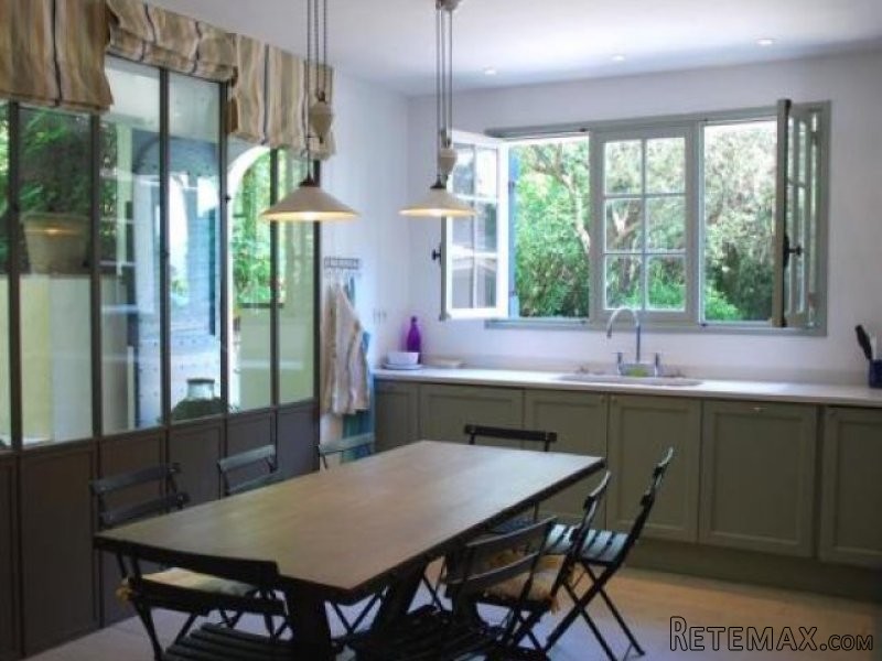 6 bedroom House For Sale: Grasse.. - 2