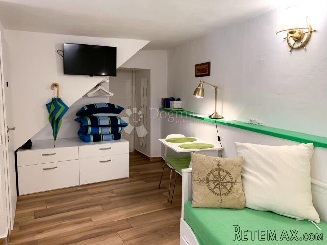 BAŠKA RENOVIRANA KAMENA KUĆA SA 2 APARTMANA - 3