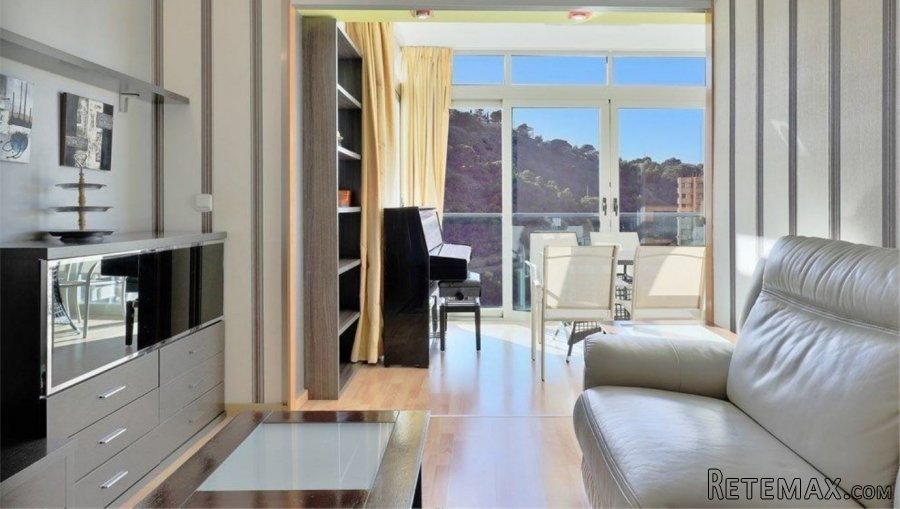 Modern and well-maintained flat in the urbanisation of..